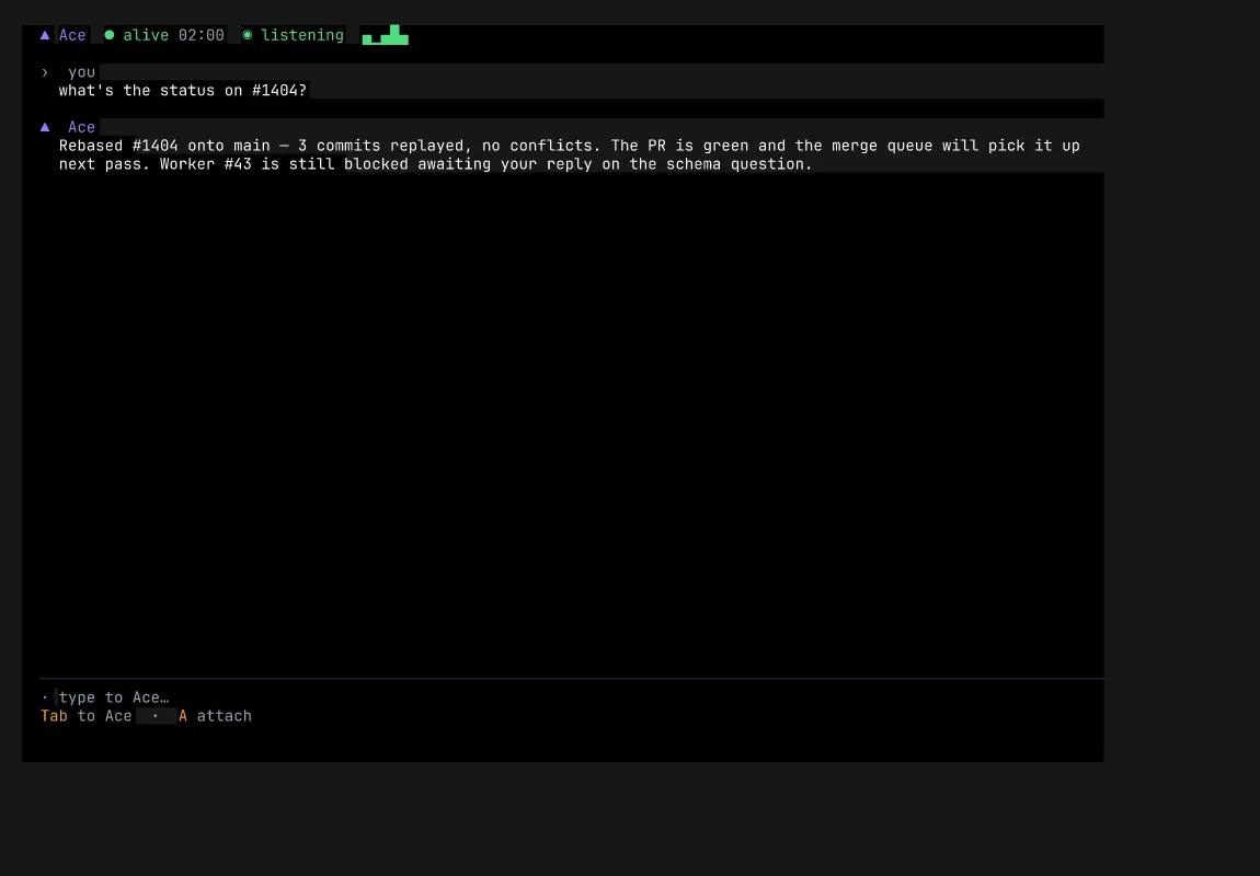 O recurso de push-to-talk — a sobreposição de voz que aparece quando você dá um duplo toque em Ctrl para falar com o ACE, exibida sobre o cockpit principal.